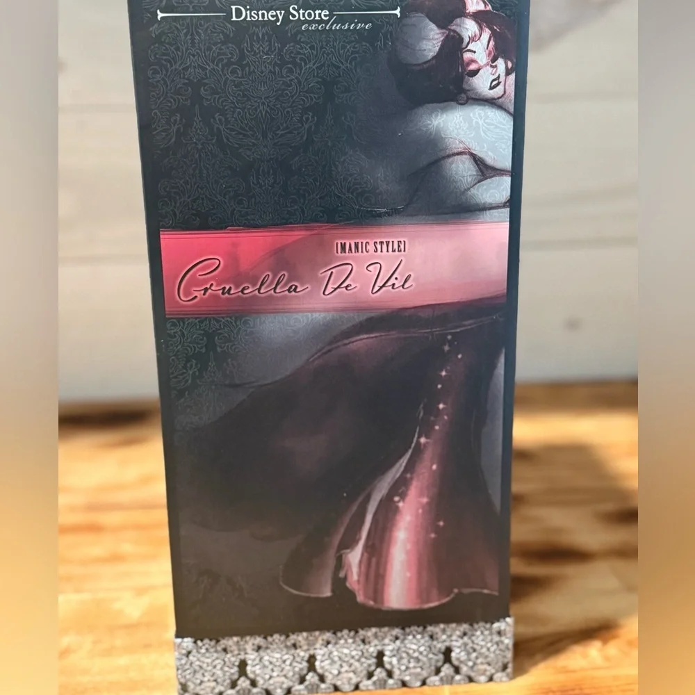 Disney Store Villians Designer Collection Cruella De Vil [Manic Style]